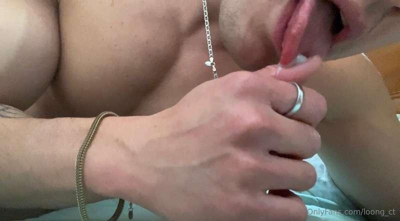 You have a new video in your dm’s 👅💦