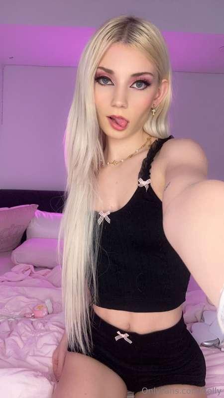 I feel like such a dirty whore right now... 🤭