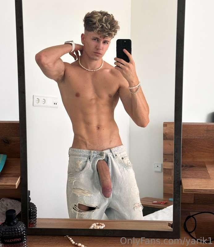 He always wants to go outside 🫢💦