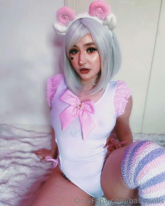 i got a new onesie do you like it?🌸