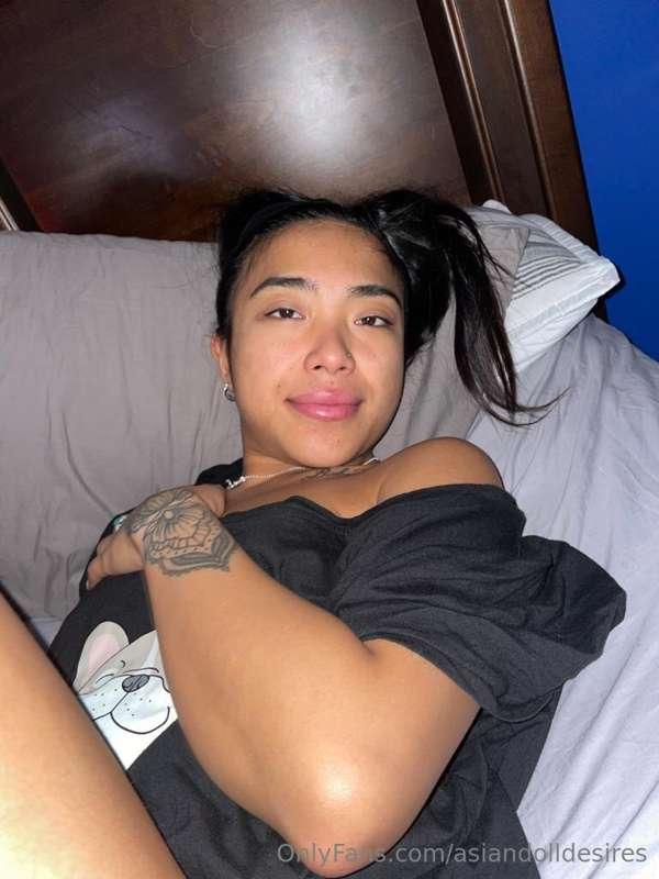 big lips for a tiny filipina 😜 you like ?