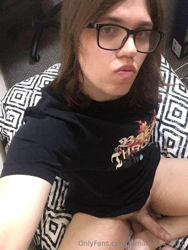 Hey boys^^ lovely night isnt it? Perfect time to suck off yo..