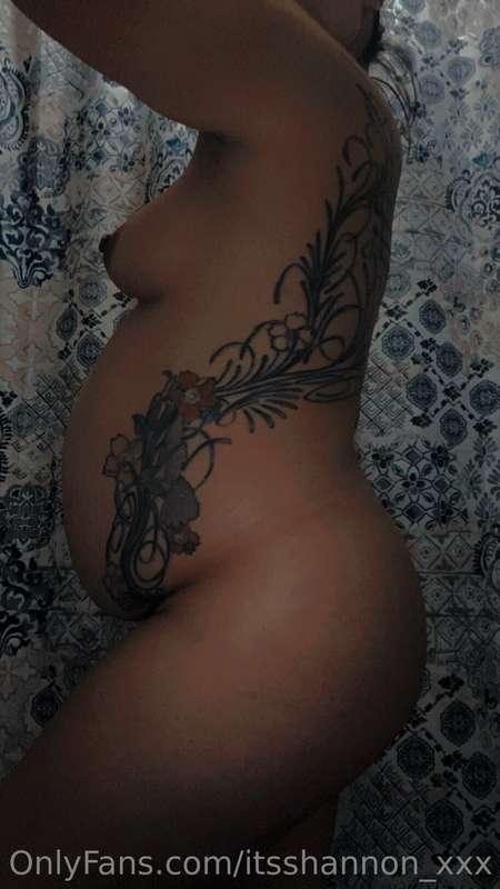 Update on the baby bump 😏🙈 if you love pregnant woman, and w..