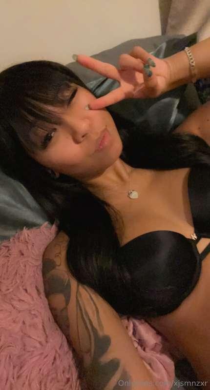 Up close n personal 😽 chat with me 🤍