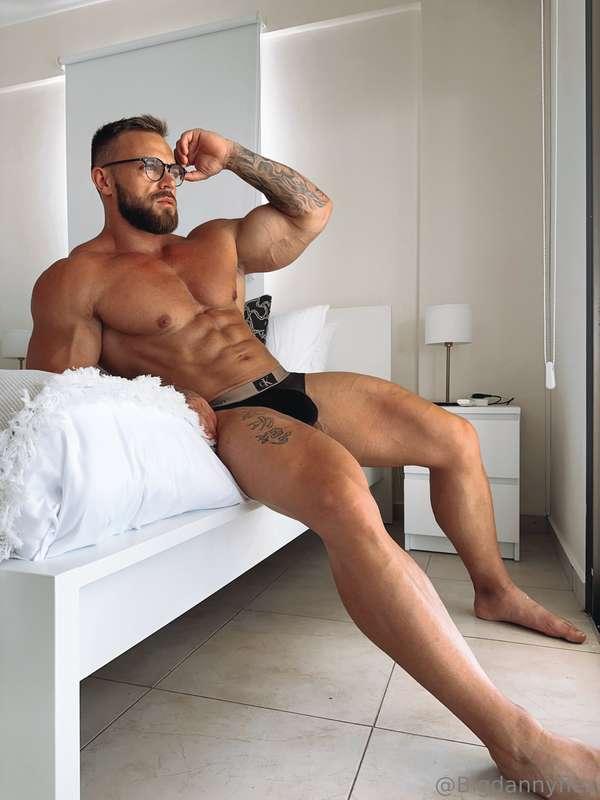 Wanna see what happens when I take my glasses off ? DM Me du..