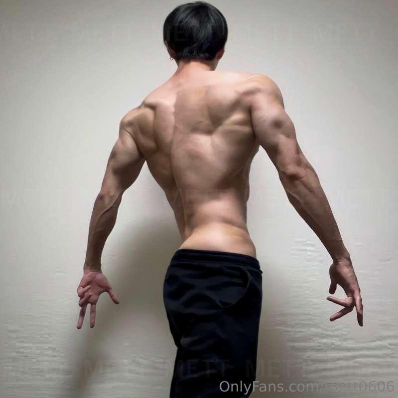 I got a request to see my back.
I want to make my back thick..