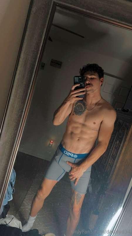 I’m so horny🥵 someone come spend some money and request some..