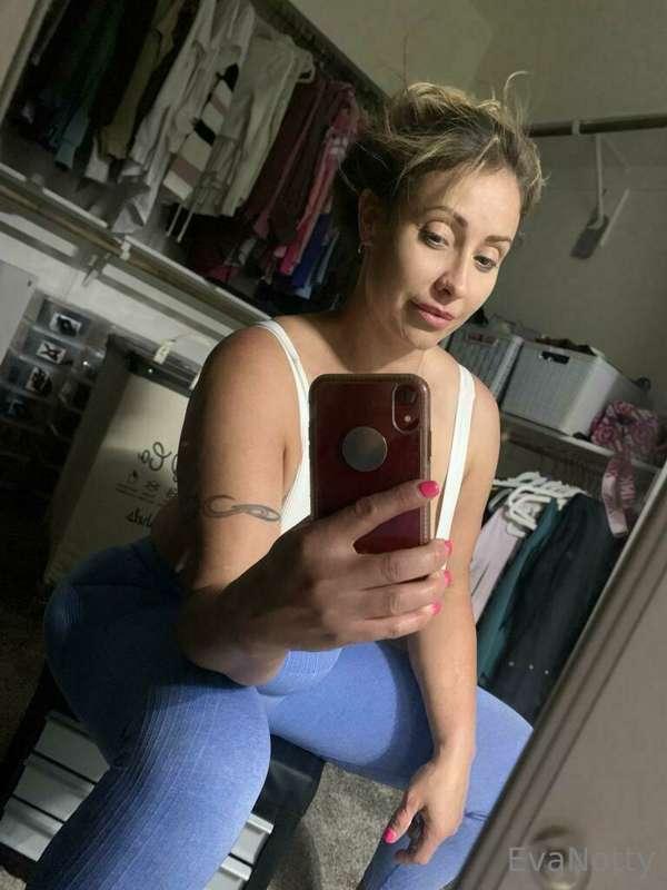 Does this mirror selfie make me look good? 😉