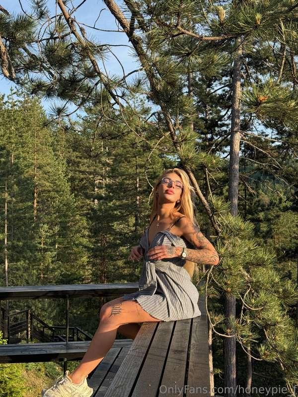 🥂 In the mood for trouble…Anyone brave enough? 😏💌