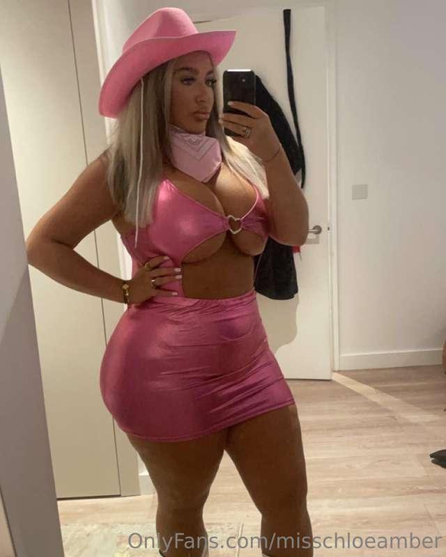 Giddy up cowgirl🤠
Who would let me rideee?😅