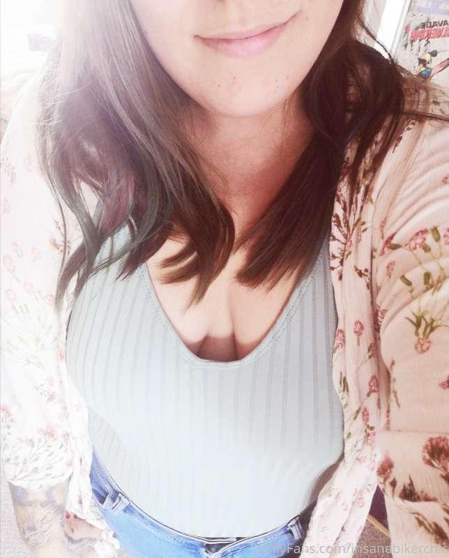 Normal Human Clothes! Cum Take Them Off With Your Teeth 😇
