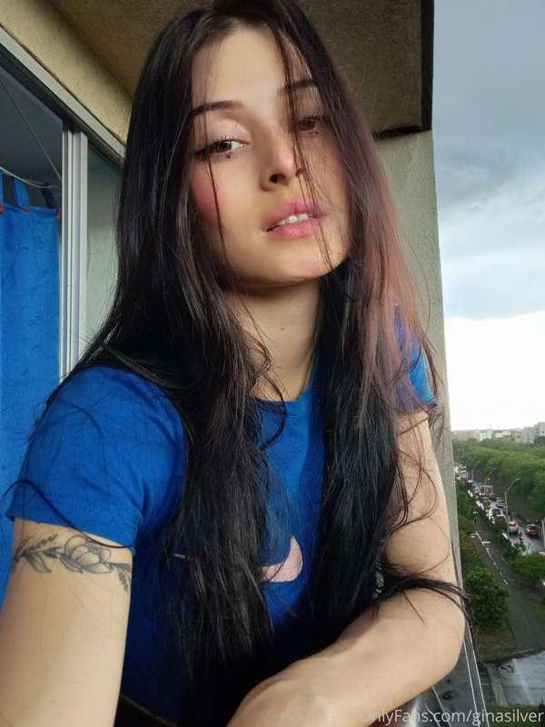 I love the blue color💙