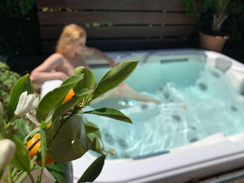 Do you have a swimming pool or jacuzzi ? I don’t have, so I ..