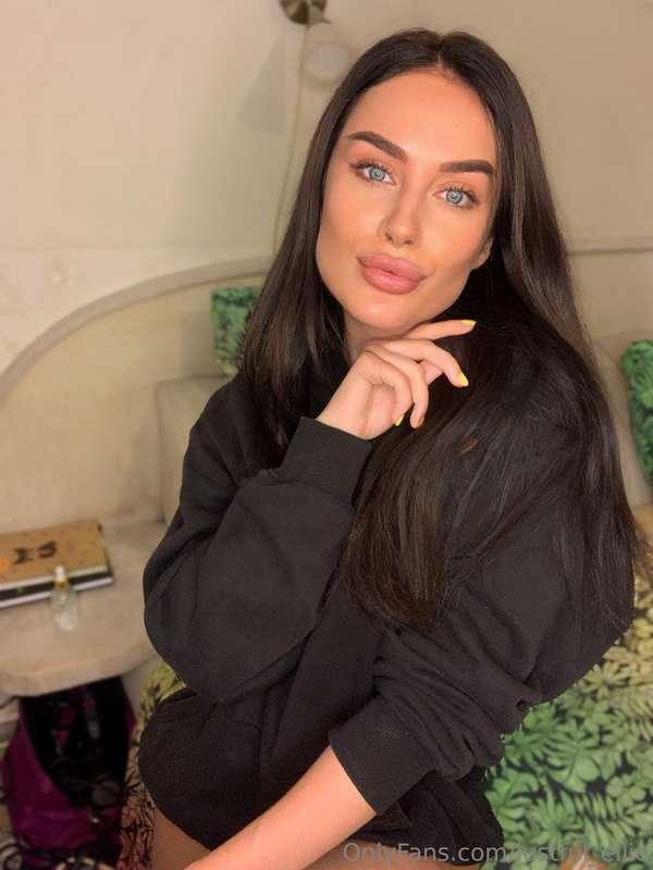 Shall we play a game of seduction? 🌹✨