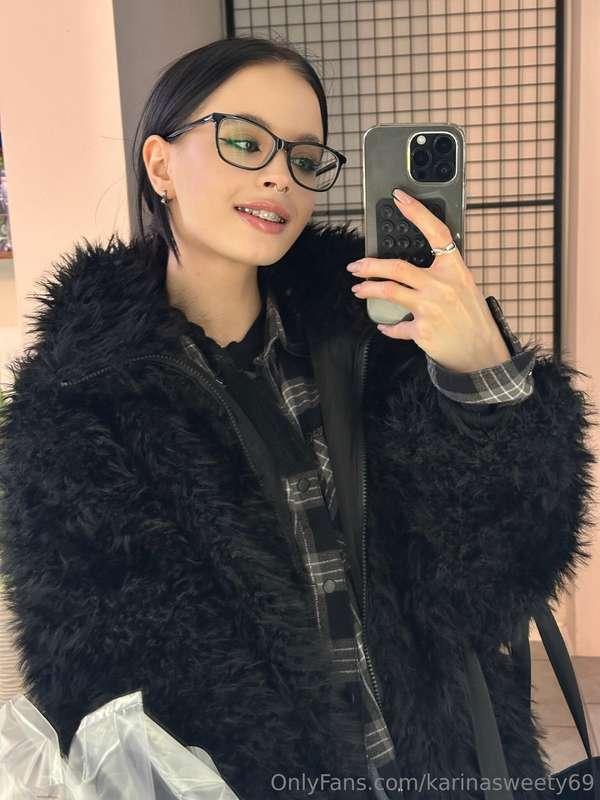 I love those moments when I can enjoy my beauty in the refle..