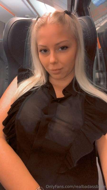 Denkt ihr, der Schaffner hat es bemerkt? 😈
Übrigens habe ich..