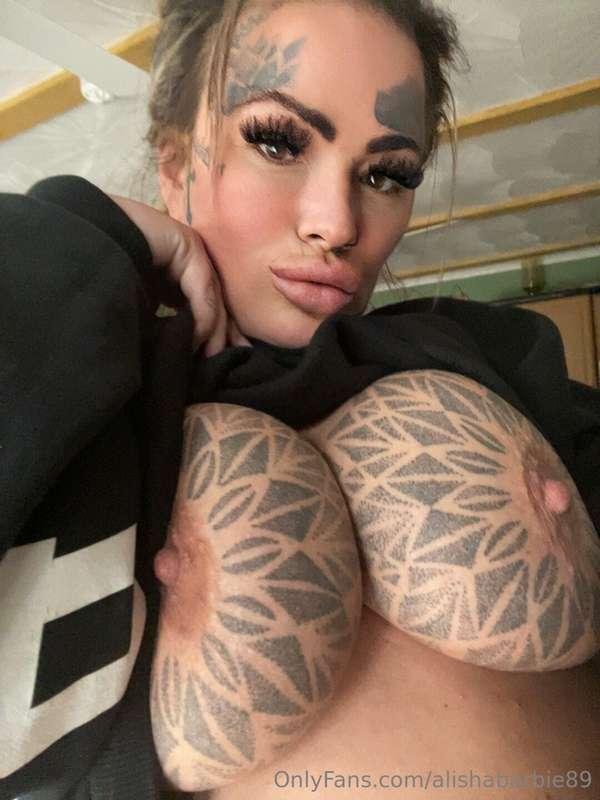 Okay! So who wants a free video in ur inbox   Firstly like t..