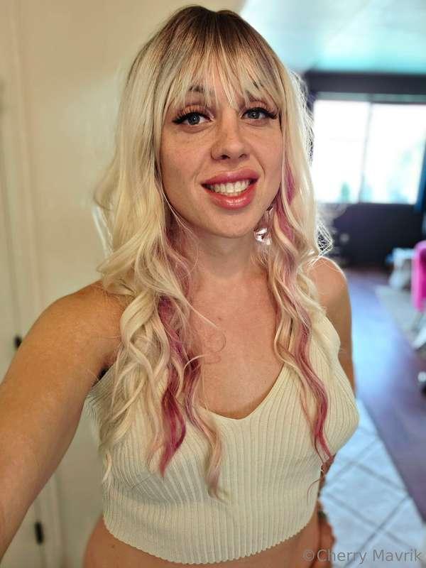 Calling all the SLUTS....Who is online now?