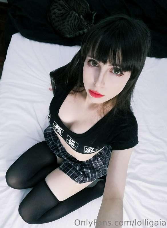 F Me -Amateur Lewd Gothic-

I think this outfit is very cute..