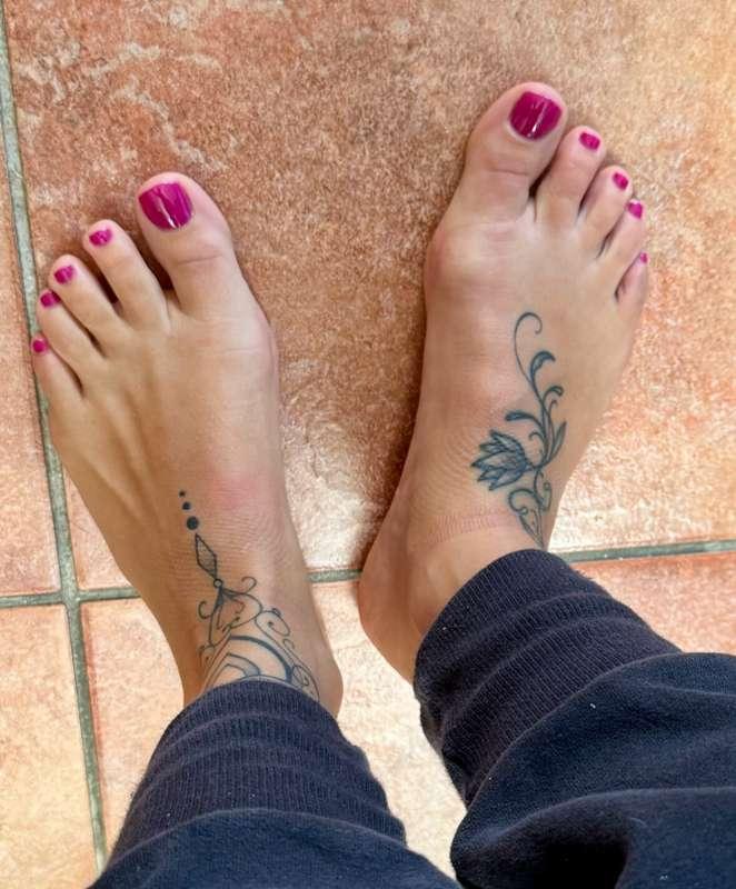 🇮🇹 2 foto per farti capire la bellezza dei miei piedi!
Sei c..