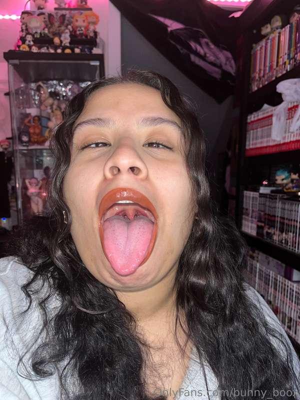 yummy yummy tongue ✧˖°.