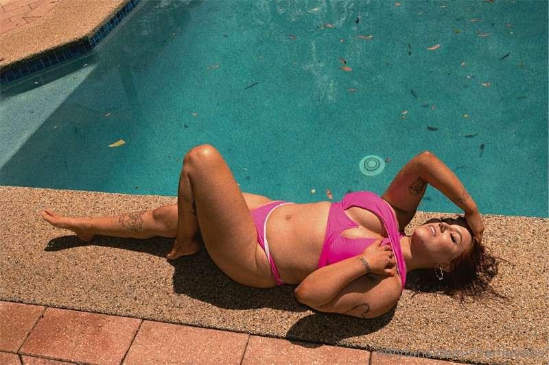 24 HOURS UNTIL YOU CAN GET WET & WILD WITH ME

are you ready..