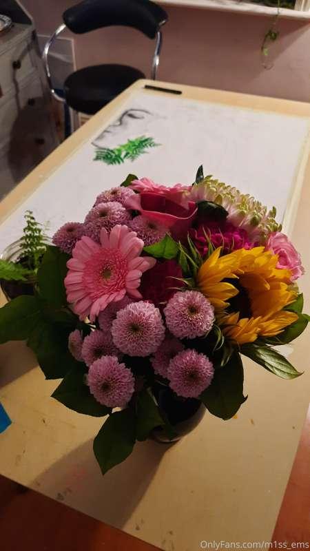 I got flowers.... and whisky 😁