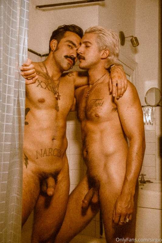 Come take a shower with us @narciso.juka