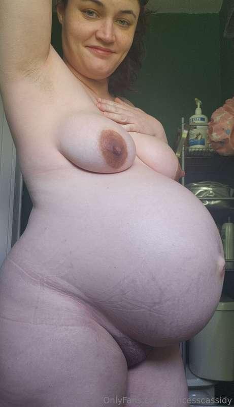 Happy Monday! I'm reclassifying Mondays as MILF Monday. To c..