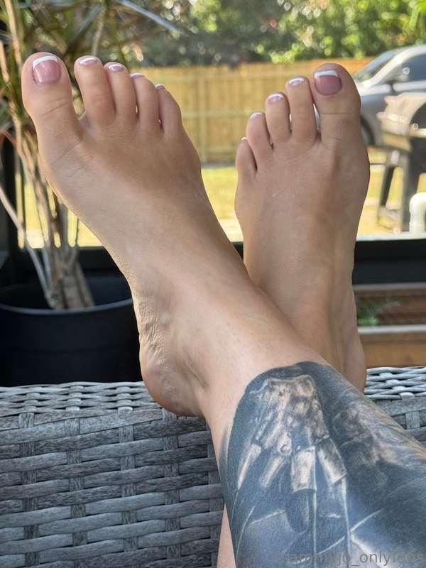 👣