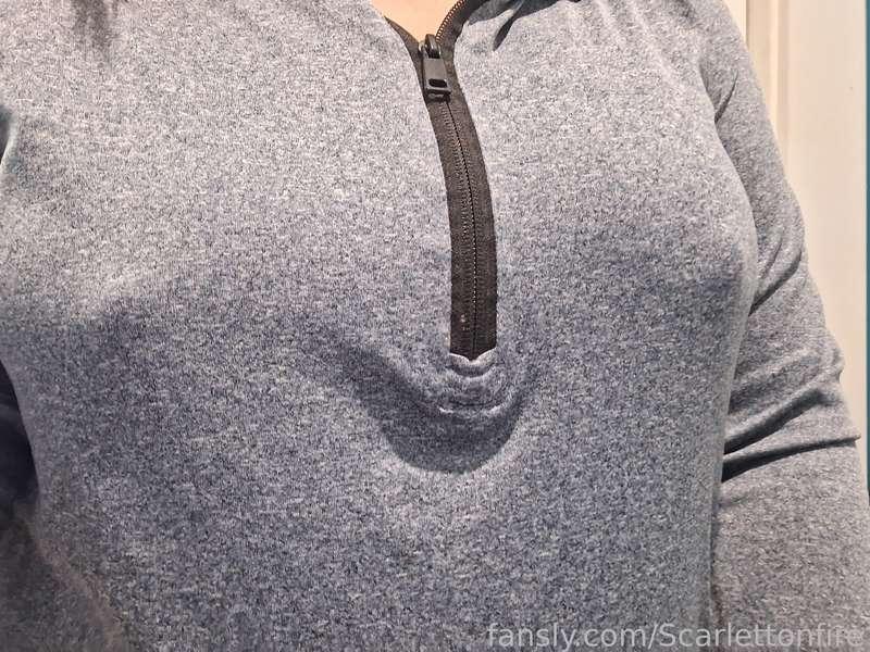 Are my nipples big enough for you?
#milf #bignipples #bignaturaltits #boobs #mommymilkers #engorged #mommy #hotmom #hardnipples #goddess #fyp