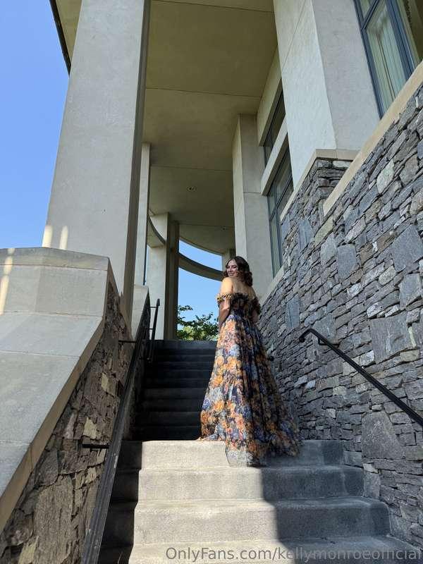 kellymonroeofficial image #2