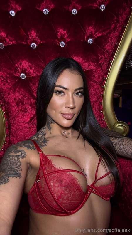 Lady in red gives the best head 😈❤️‍🔥