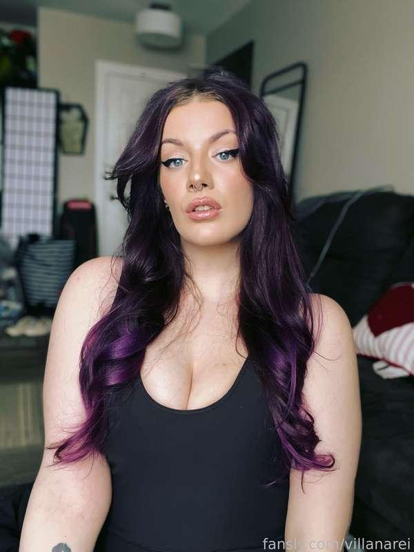 Feeling pretty 🥰 I hope y’all are having a good day today! And if not, I hope these photos make it better!

#fyp #purplehair #goth #gothgirl #altgirl #alternative #bodysuit #cleavage #bigboobs #boobs #curls 