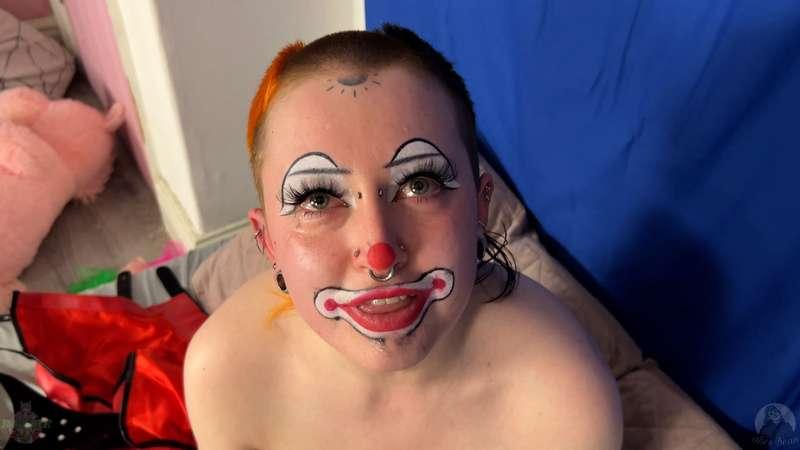 Unlock an eye-watering amount of kinky clown content when you subscribe, including this new deepthroat video submitted by Blaire that drops next week! 😈

Whatcha waiting for? 

#fyp #clown #cute #scottish #clownmakeup #kinky #shavedhead #tears #deepthroat @blaire_game