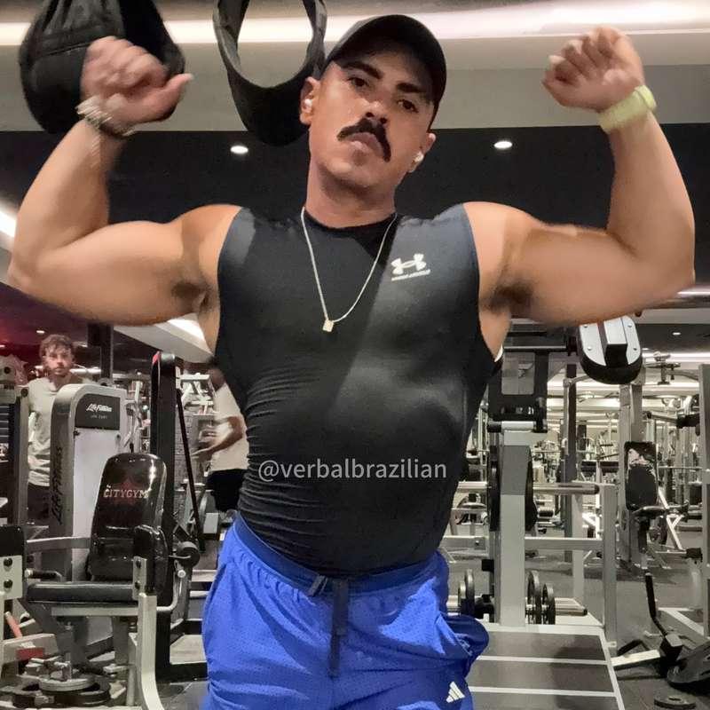 Let me feel your ass after my workout 😈💪