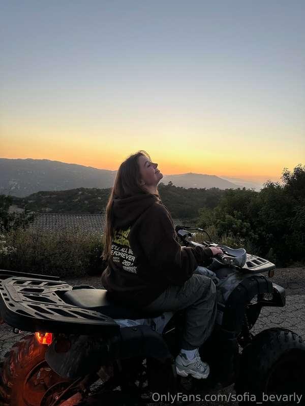 Riding off into sunset 🌅 wanna come with? ;)🤎