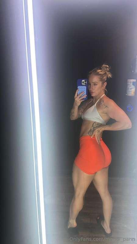 this peach is looking plump 🍑