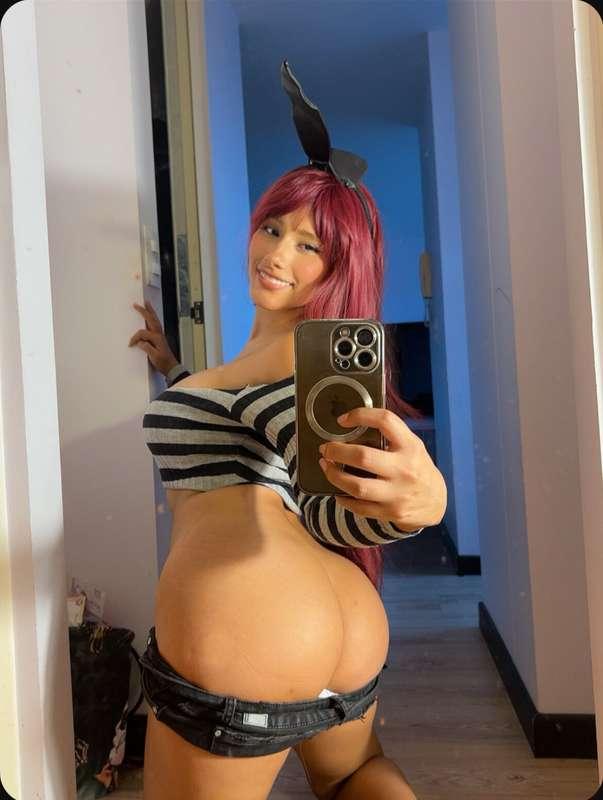 One of my fav cosplays 😋 bet I can make you cum looking like..
