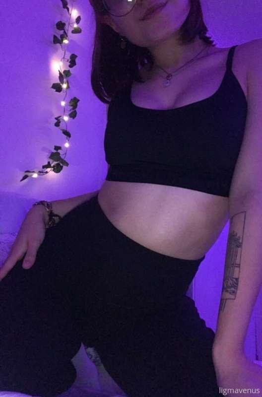 feelin cute tonight !! might be the weed :p anyway tip me so..