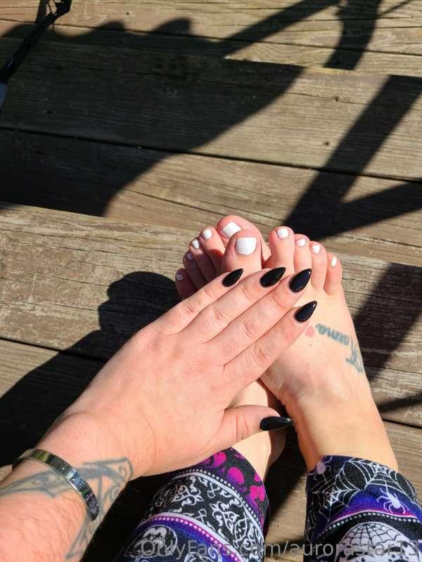 Fresh set of claws and a pedi to go with