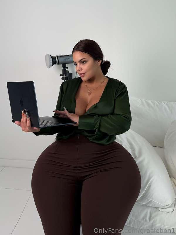 i promise i’ll get back to work… after u ruin me on this cou..