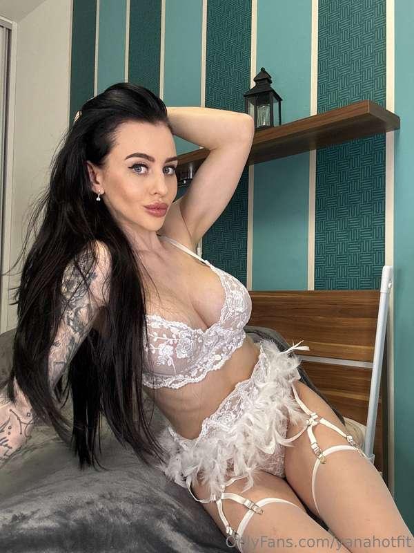 Happy Valentine's Day, will you be my valentine today?❤️💋🎁