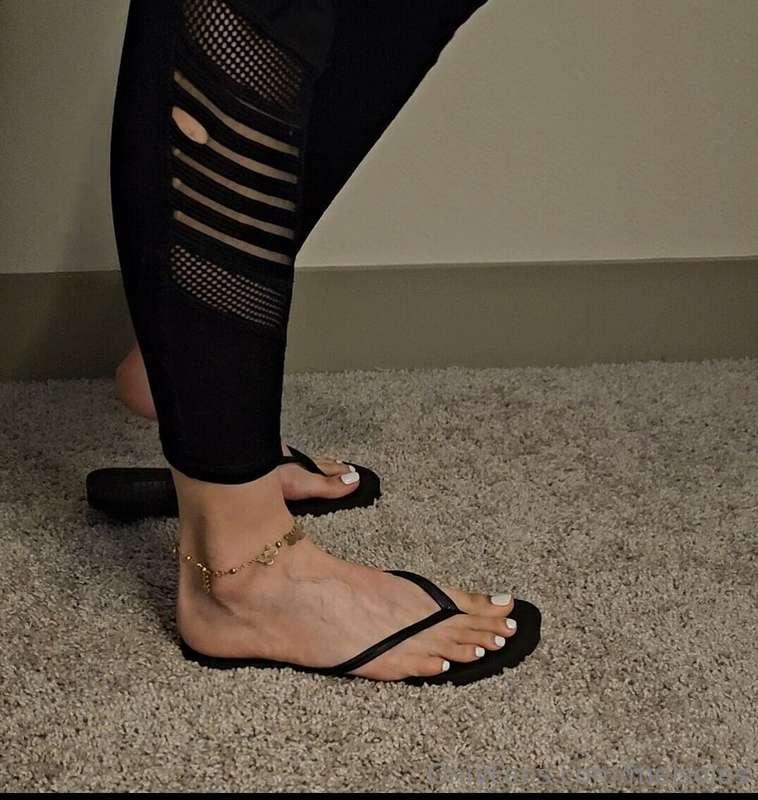 Old post, would you like to see me in more clip flops/sandal..