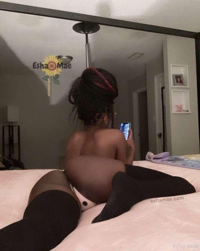 im going to bed. you coming? 👉🏿👈🏿