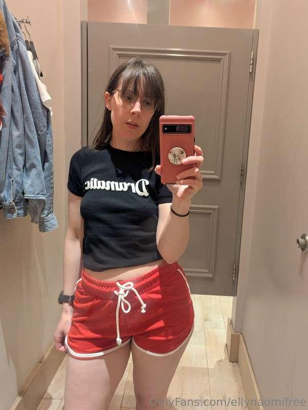 I have too much fun in fitting rooms: https://onlyfans.com/1..