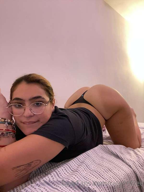 hey 🥰 i’m waiting for u on my dms to have a little fun 😉