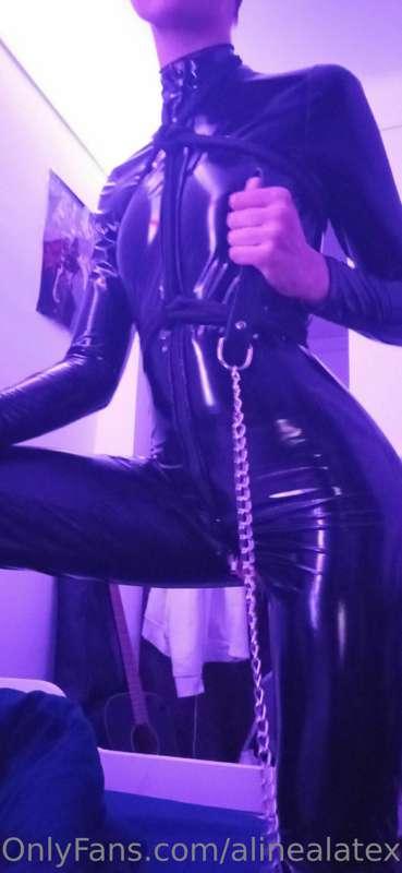 Welcome to our Onlyfans. Ready for some special treatment? 😏..