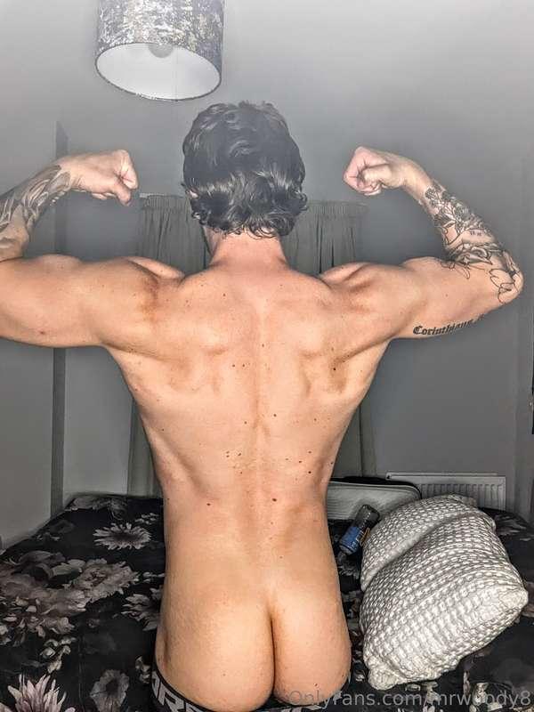 Fcking you on this bed! 🍑🍆💦😈