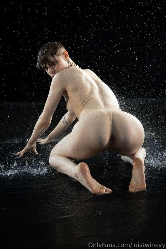 I wanna bounce up and down on your thick juicy cock daddy🍆😍